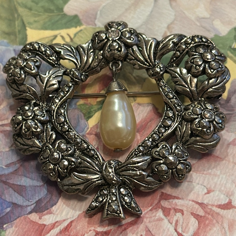 AVON Silver Heart brooch with center faux pearl dangle - 1 7/8”